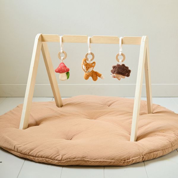 Baby activity mat made from natural wood with dimensions 60x50 cm from Petite Amélie 