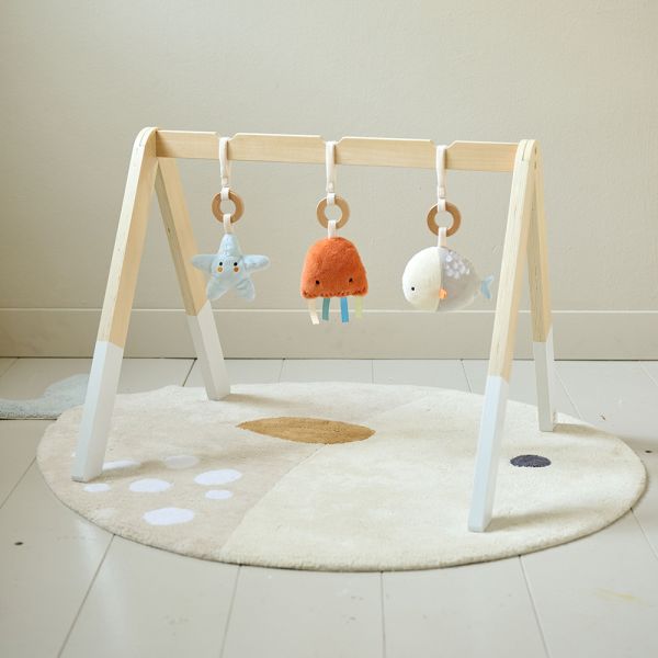 Baby activity mat made from wood in natural and white with dimensions 60x50 cm from Petite Amélie 