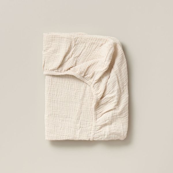 Beige fitted sheet in muslin 90x200 cm made from organic cotton from Petite Amélie