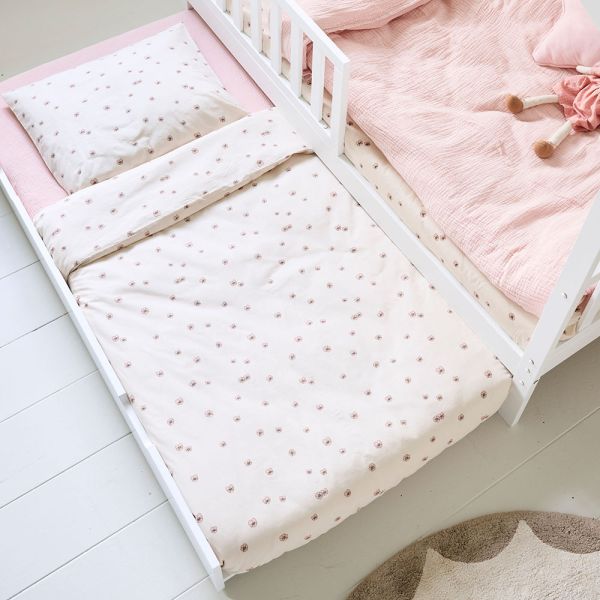 Kids trundle bed in white with an eighty by one hundred sixty centimeter size from Petite Amélie