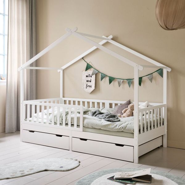 Wooden house bed 90x200 cm in white from Petite Amélie